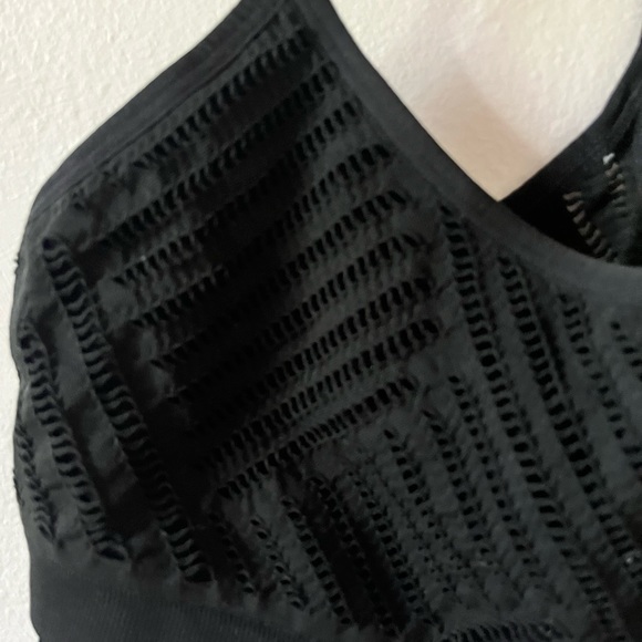 Victoria’s Secret Sport Sports Bra, Size Large, unique cut outs. - Picture 4 of 4